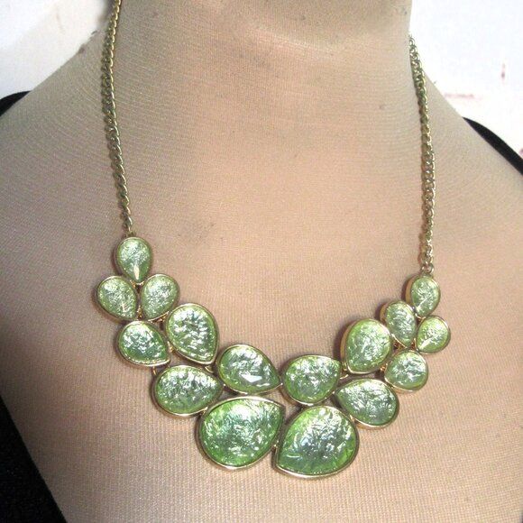 GREEN TEAR DROP NECKLACE, GOLD PLATED, HAND CRAFTED, ADJ LENGTH - Picture 4 of 9